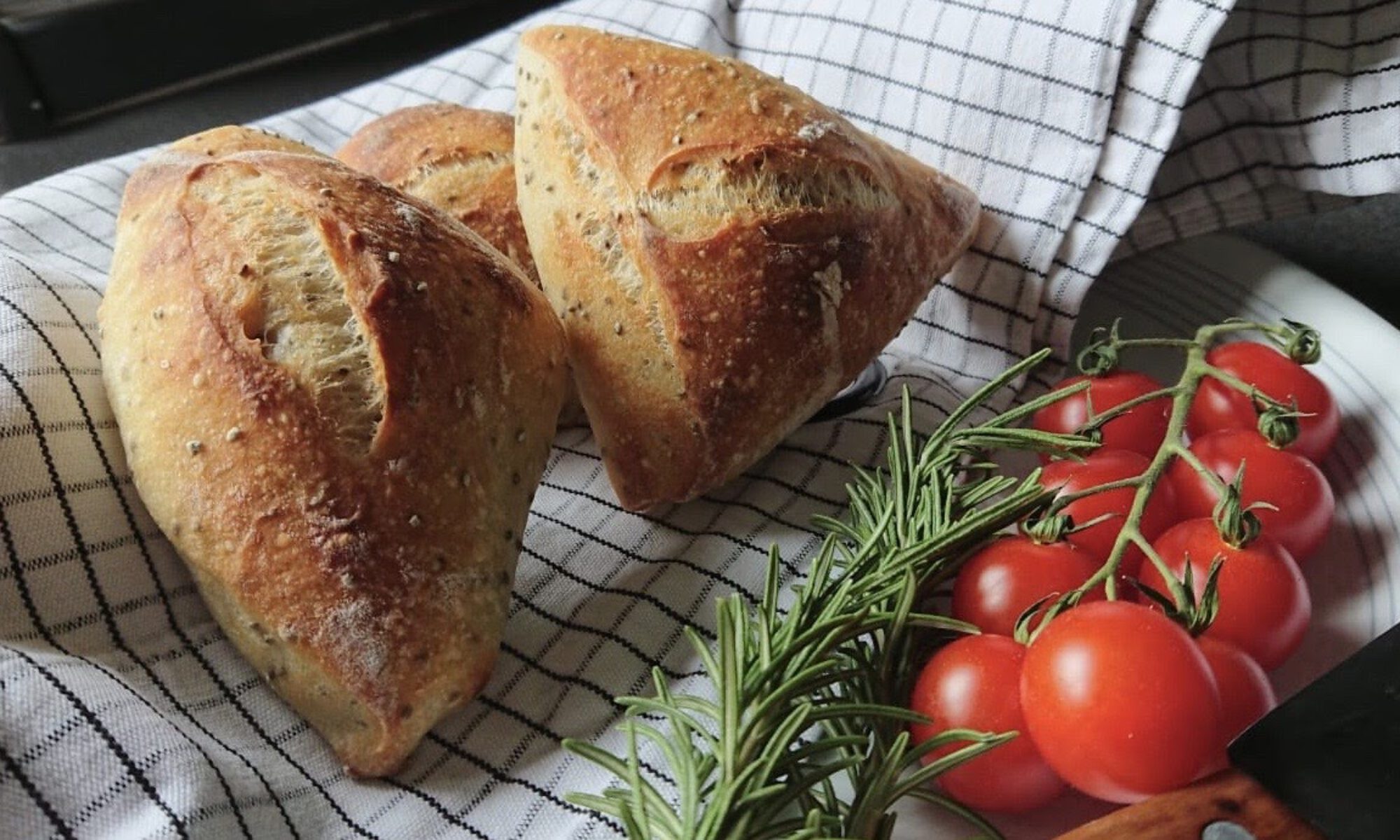 Brötchen mit Semola und Lievito Madre - Sauerteigliebe