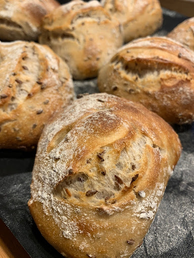 Leinsamen-Joghurt-Brötchen - Sauerteigliebe